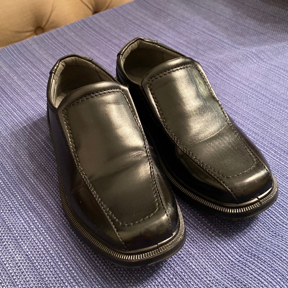 Deer Stags boys black loafers size 13.5